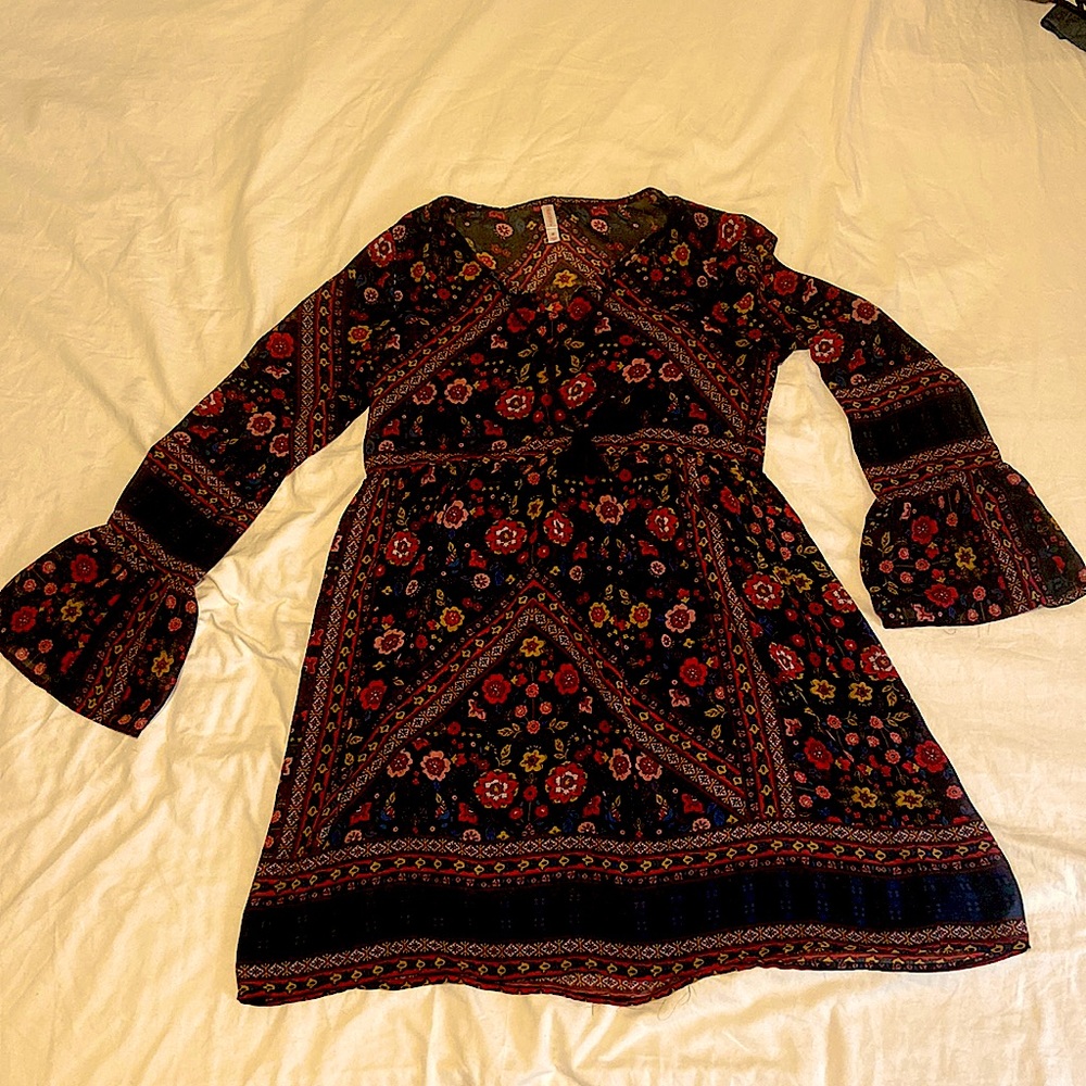 Boho Sz M Black Red Pattern Fall Autumn floral mini dress bell sleeves tassels